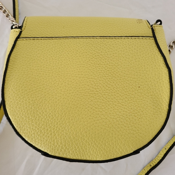 SOLD - GUESS - Small yellow handbag - Picture 2 of 10